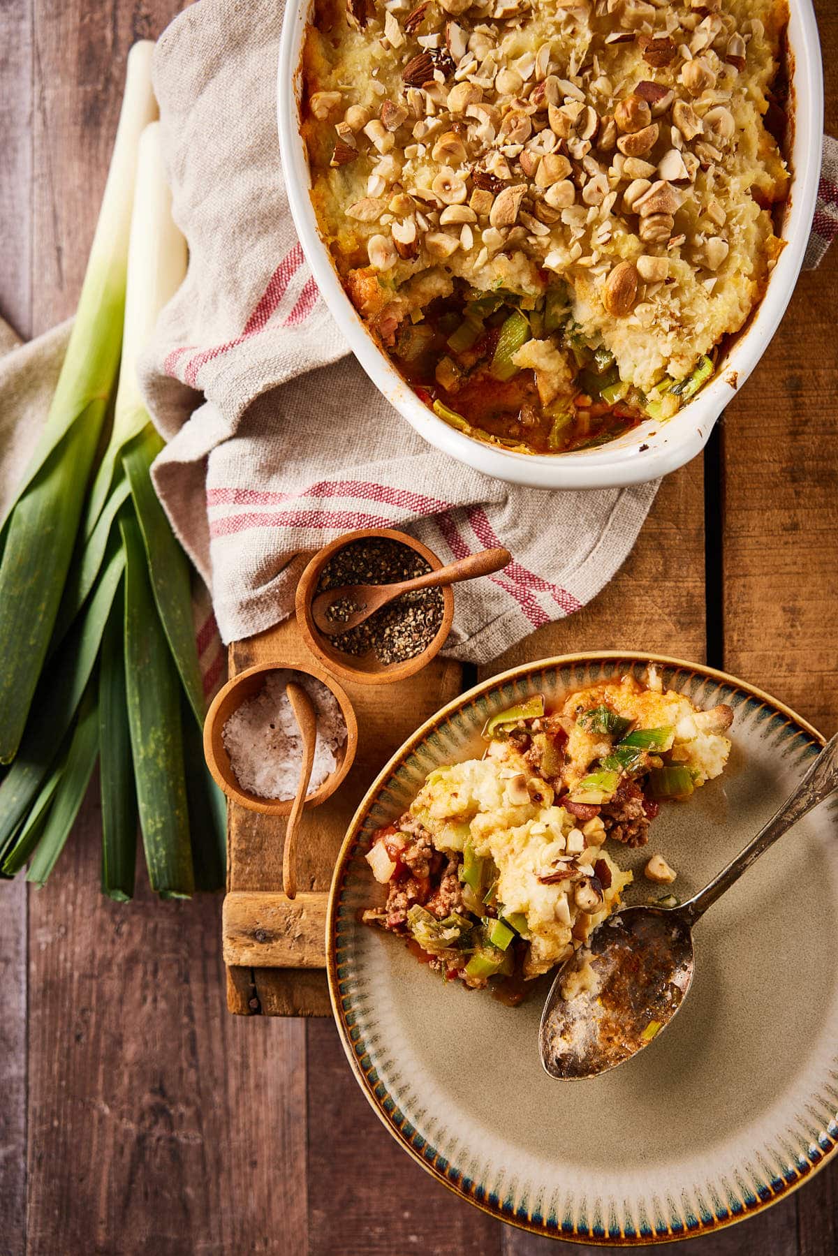 Casserole with leeks and minced meat