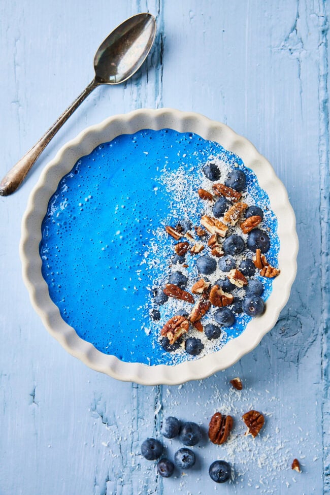 Blue spirulina smoothie bowl