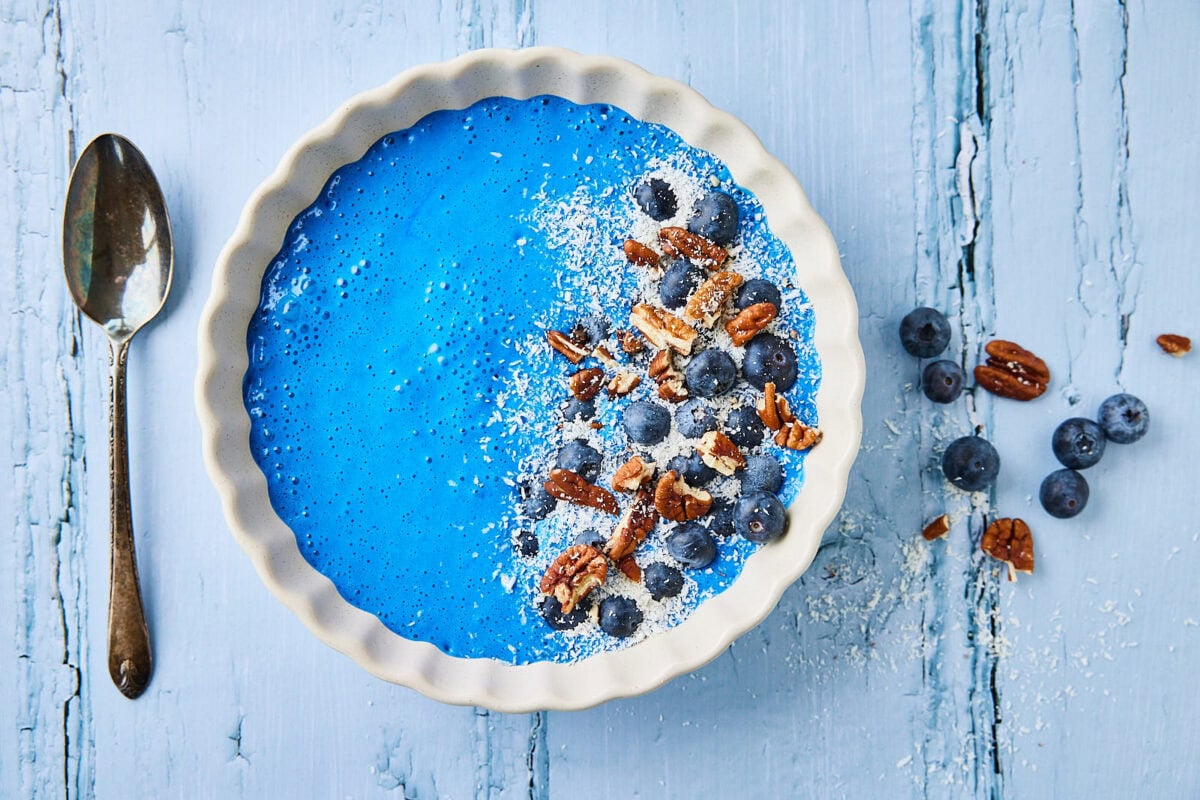 Blue spirulina smoothie bowl