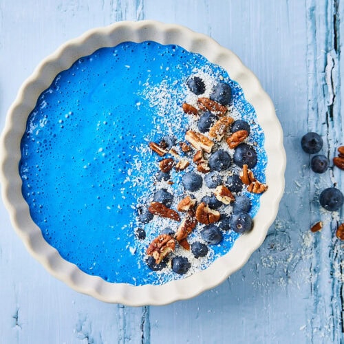 Blue spirulina smoothie bowl