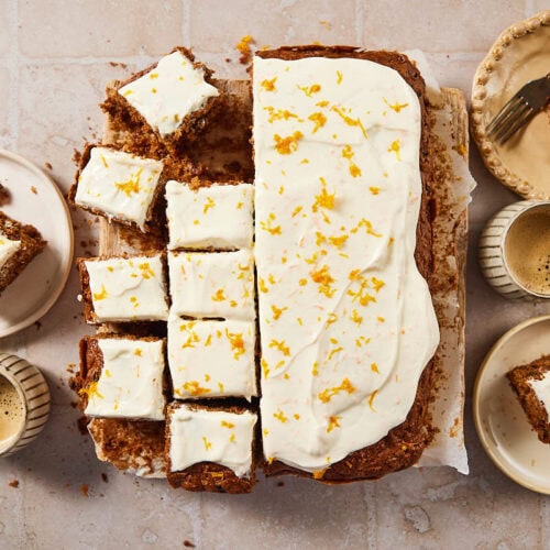 Easy carrot cake with frosting