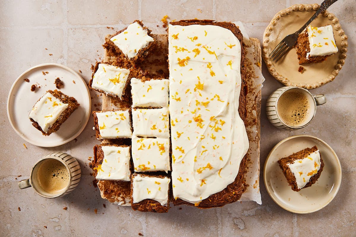 Easy carrot cake with frosting