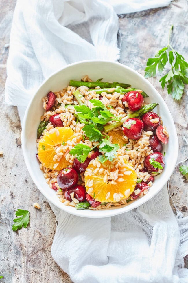 Spelt salad with cherries